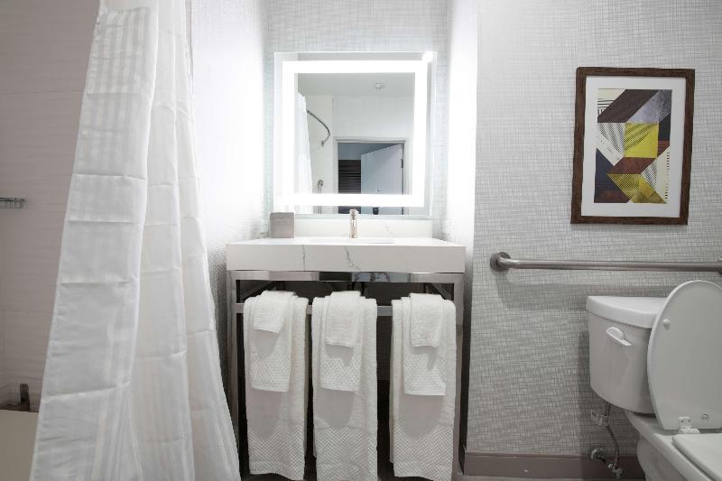 חדר סטנדרט מותאם לאדם עם מוגבלויות, Doubletree By Hilton Sulphur Lake Charles