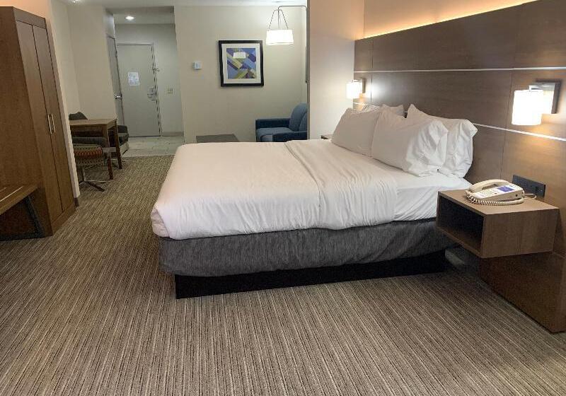 Люкс Кровать Кинг, Holiday Inn Express Hotel & Suites Franklin Oil City By Ihg