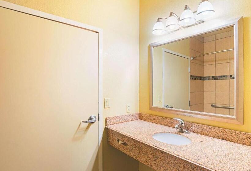 带大床的豪华间, La Quinta By Wyndham Ft. Worth   Forest Hill, Tx