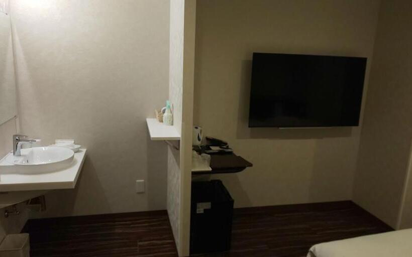 Номер Superior, Ueno First City