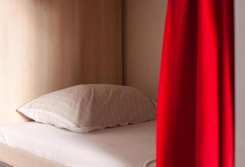تختخواب در اتاق مشترک, Urban Hostel & Apartments