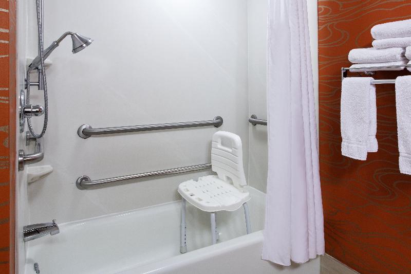 Номер Стандарт Кровать Кинг Адаптированный для Инвалидов, Holiday Inn Express Richmond Brandermill Hull Street, An Ihg
