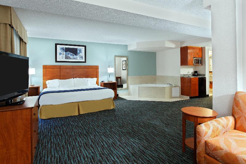 Люкс Кровать Кинг, Holiday Inn Express Richmond Brandermill Hull Street, An Ihg