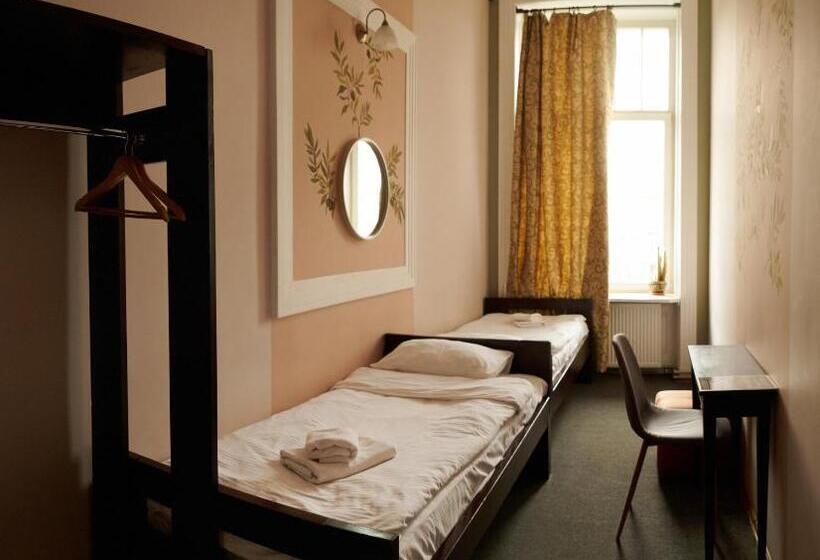 اتاق استاندارد, Old City Hostel