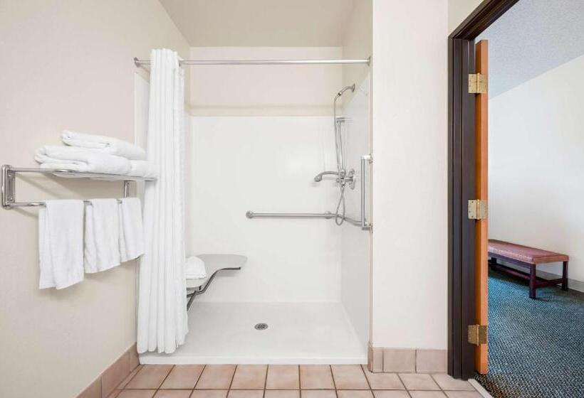 장애인을 위한 스탠다드 룸, Best Western Annawan Inn