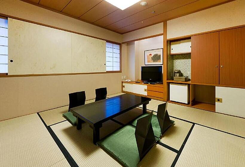 Четырехместный Номер Стандарт, Kkr Hotel Kanazawa