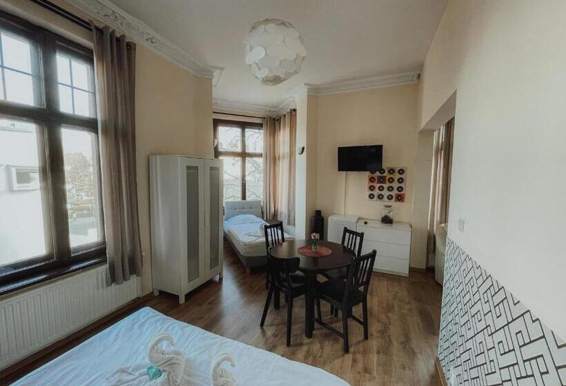 إستوديو قياسى سرير كينج, Central Sopot