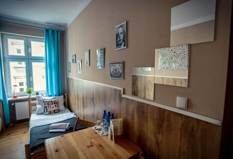 Трехместный Номер Стандарт Совместная Ванная, Explorer Hostel & Apartment Stare Miasto Old Town 24h #don T Be A Tourist, Be An Explorer!