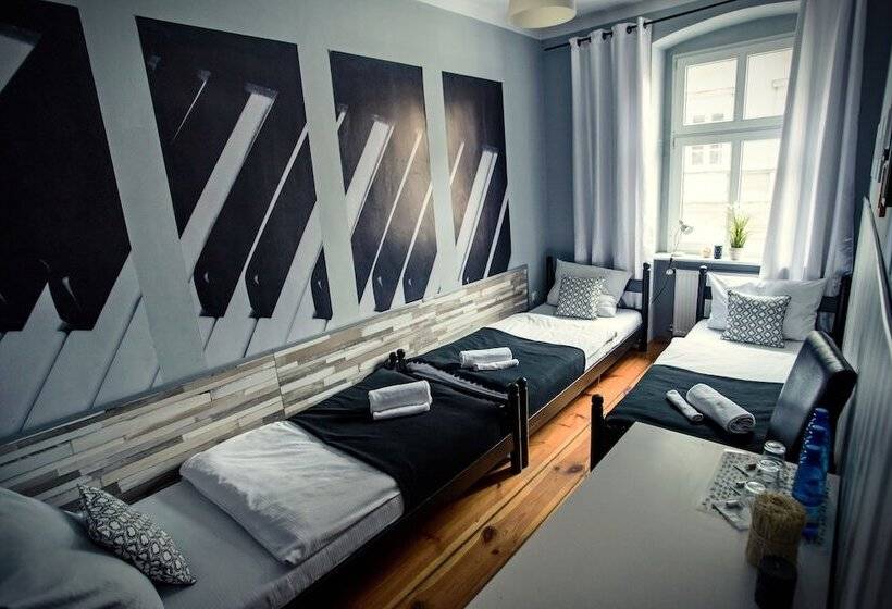 Трехместный Номер Стандарт Совместная Ванная, Explorer Hostel & Apartment Stare Miasto Old Town 24h #don T Be A Tourist, Be An Explorer!