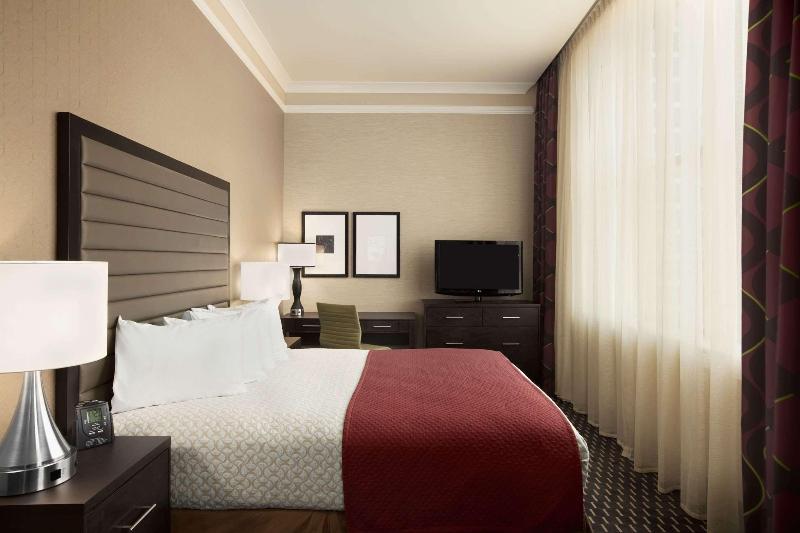 스위트 킹사이즈 침대, Embassy Suites By Hilton St. Louis Downtown