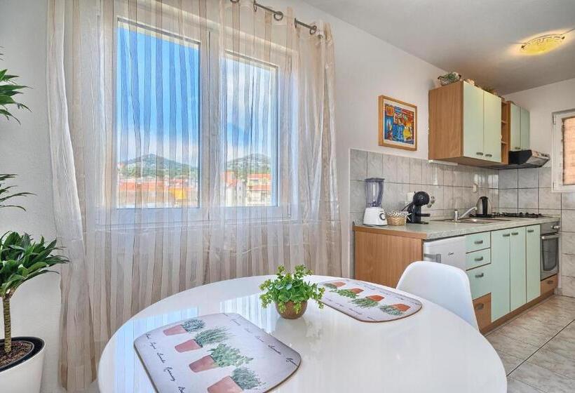 Deniz Manzaralı 1 Yatak Odalı Daire, Apartments Irena