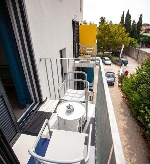 Номер Стандарт, Subtub Hostel Makarska
