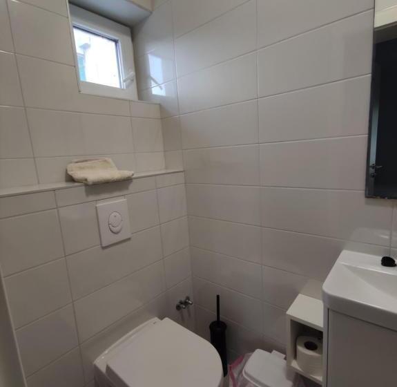 Номер Стандарт, Subtub Hostel Makarska