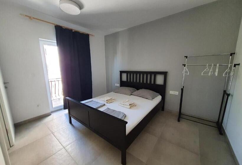 Номер Стандарт, Subtub Hostel Makarska