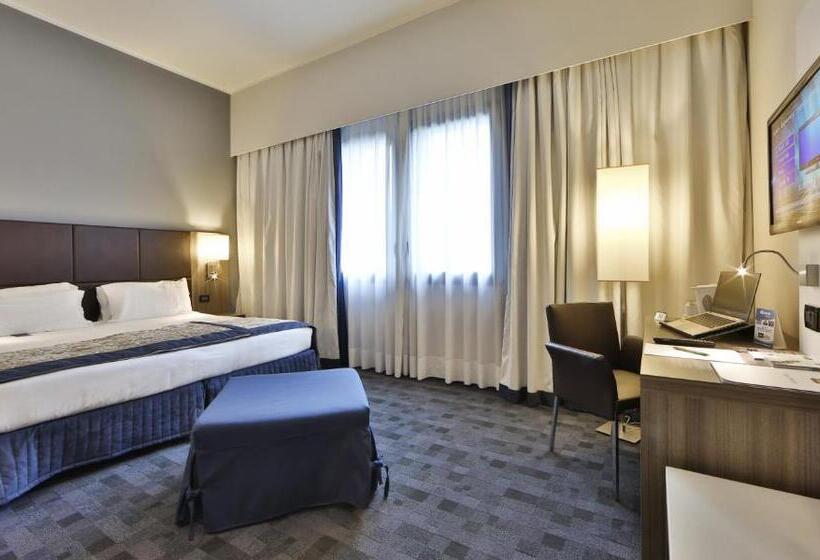 اتاق سوپریور سه تخته, Best Western Plus Borgolecco