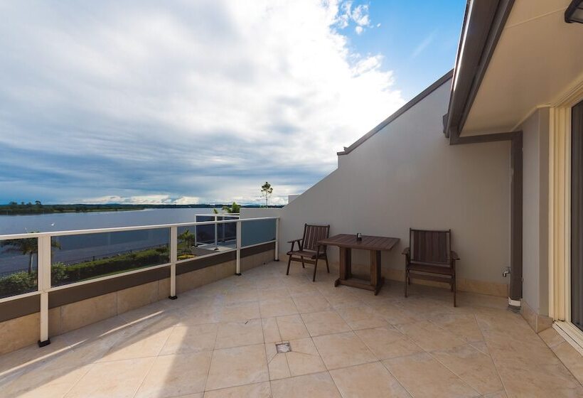 Студия Премиум, Harrington River Lodge