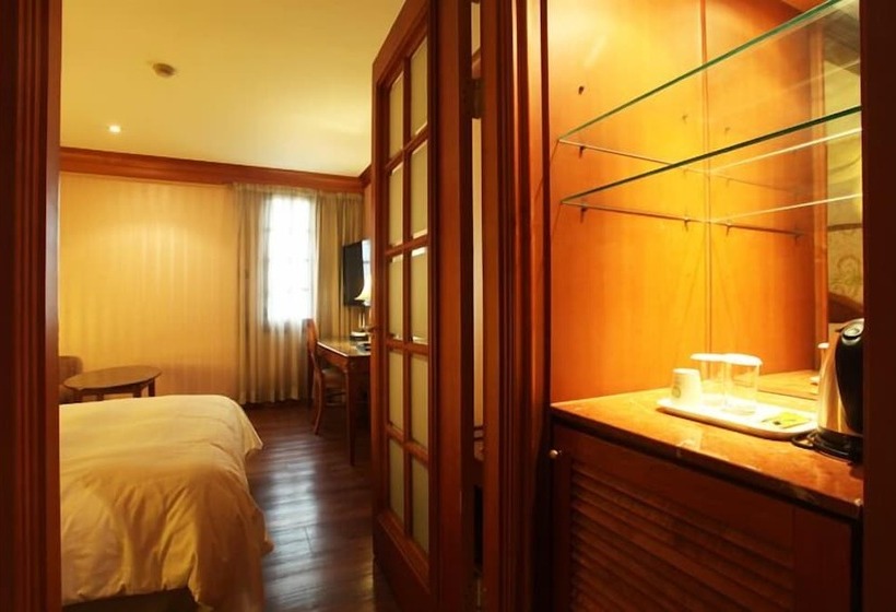 Quarto Estandar, Karak Tourist
