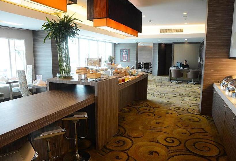 Люкс Премиум, Novotel Bangkok Impact