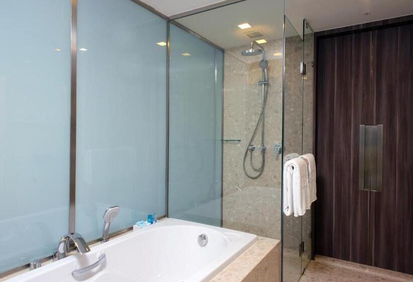 Люкс Премиум, Novotel Bangkok Impact