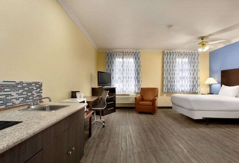 Suíte, Days Inn & Suites By Wyndham Dfw Airport South Euless