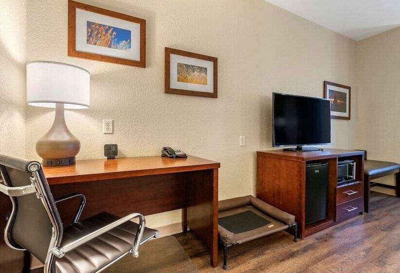 套房, Comfort Suites Fernley
