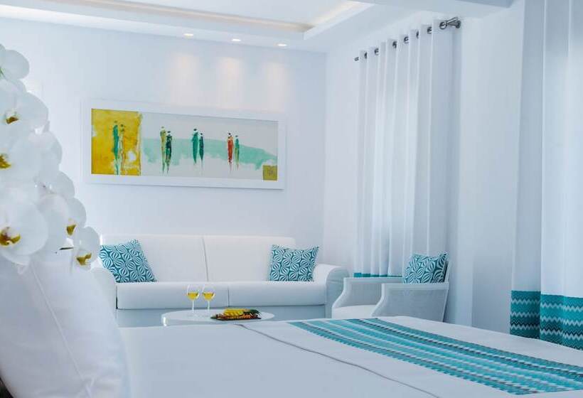 سوئیت با چشم‌انداز دریا و هیدروماساژ, Delight Boutique Hotel   Small Luxury Hotels Of The World