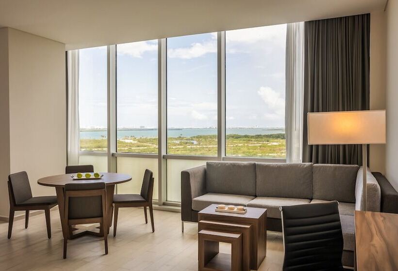 Полулюкс, Fiesta Inn Cancun Las Americas