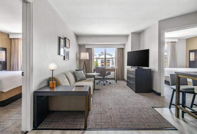 Люкс 2 Спальни, Residence Inn Phoenix Glendale Sports & Entertainment District