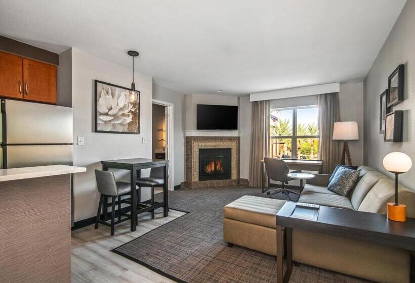 Люкс 2 Спальни, Residence Inn Phoenix Glendale Sports & Entertainment District