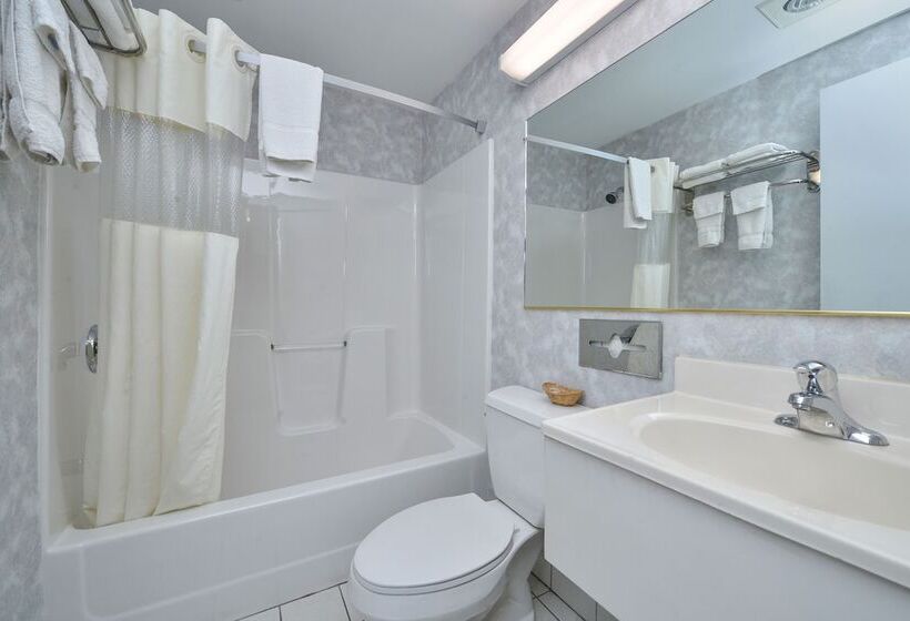 اتاق استاندارد با 2 تخت دوبل, Travelodge By Wyndham Great Barrington Berkshires