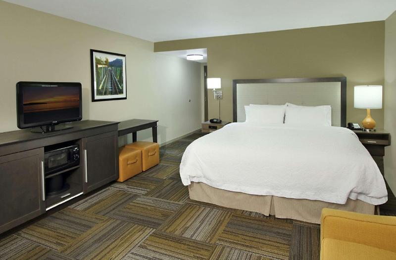 장애인을 위한 스위트, Holiday Inn Express Harrisburg West, An Ihg