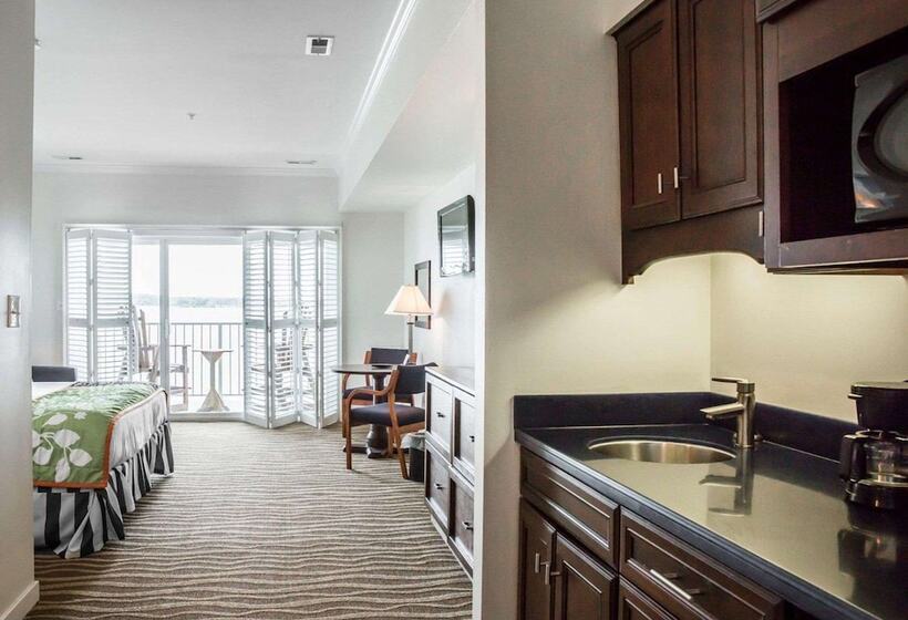 Люкс Адаптированный для Инвалидов, Island Inn & Suites, Ascend Hotel Collection