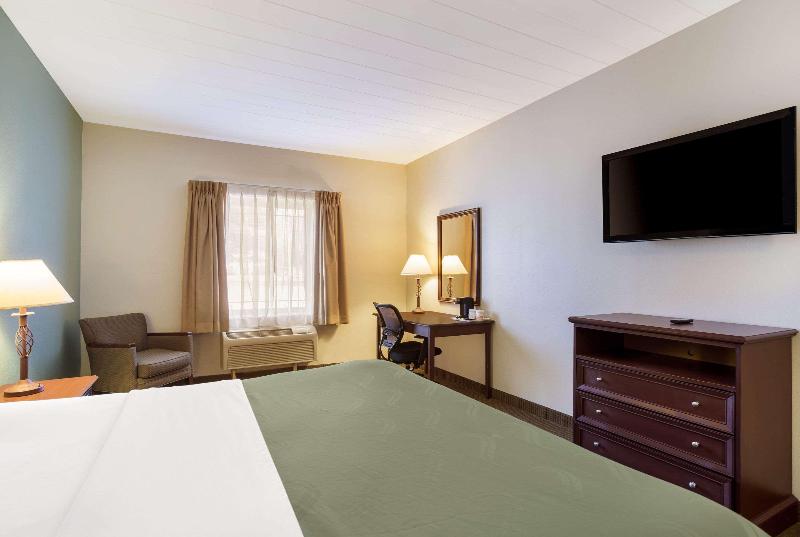 장애인을 위한 킹사이즈 침대 스탠다드 룸, Quality Inn & Suites