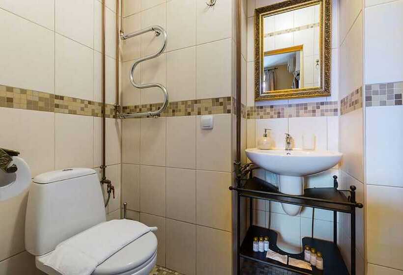 コンフォートルーム, Art Hotel Rachmaninov