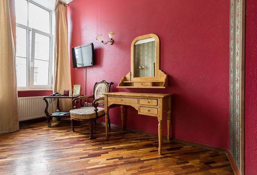 コンフォートルーム, Art Hotel Rachmaninov
