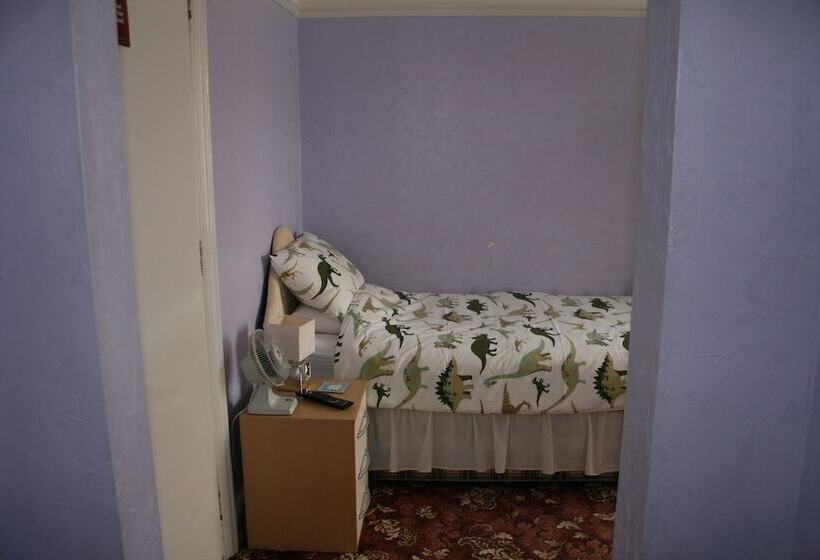 ファミリールーム, The Ryecroft