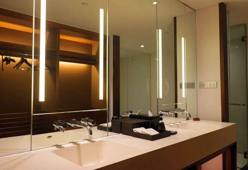 سوییت لوکس, Hansar Bangkok