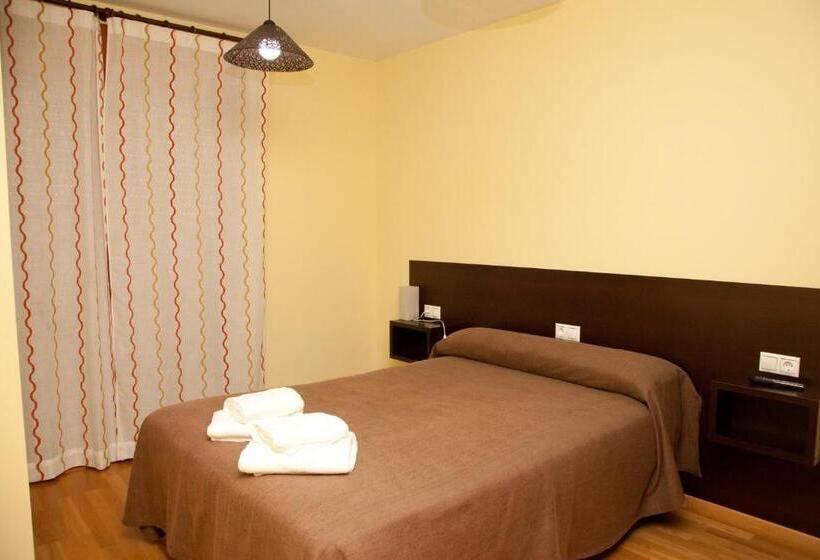 Номер Стандарт Индивидуальный Совместная Ванная, Hostal Casasnovas