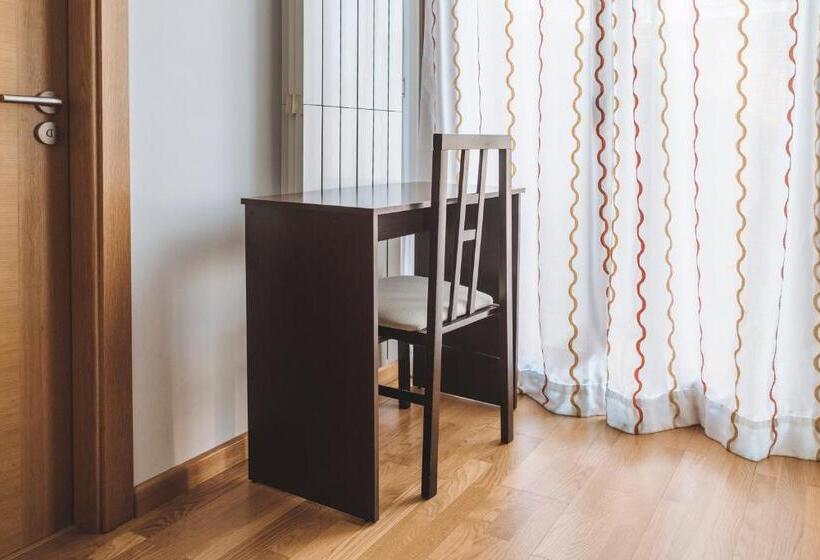 Апартаменты 3 Спальни, Hostal Casasnovas
