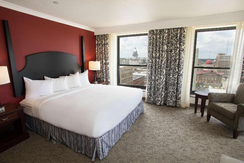 Standard Szoba King Size Bed, President Abraham Lincoln Springfield   Doubletree By Hilton