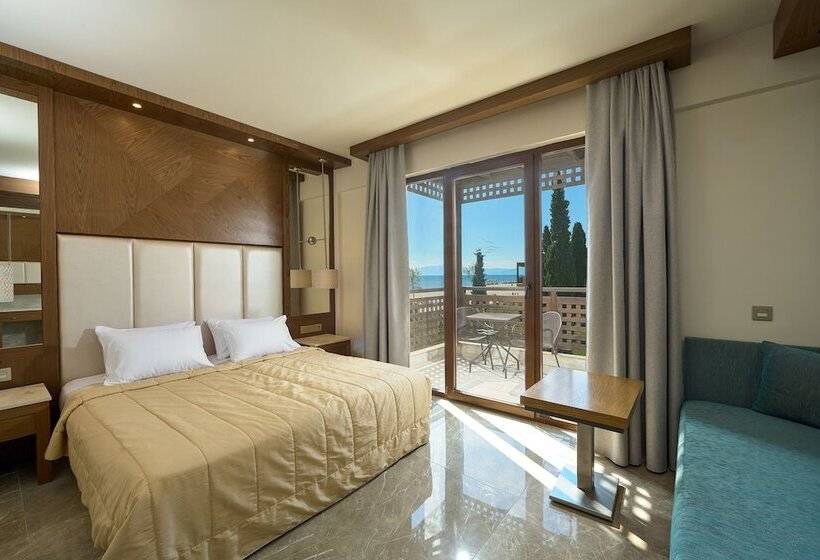 اتاق اساندارد با چشم‌انداز جانبی به دریا, Mediterranean Village Hotel & Spa