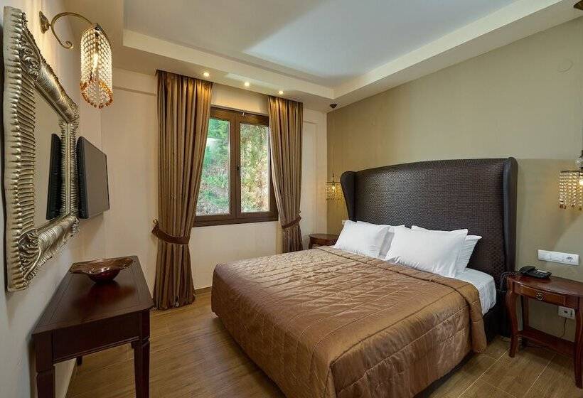 سوییت, Mediterranean Village Hotel & Spa