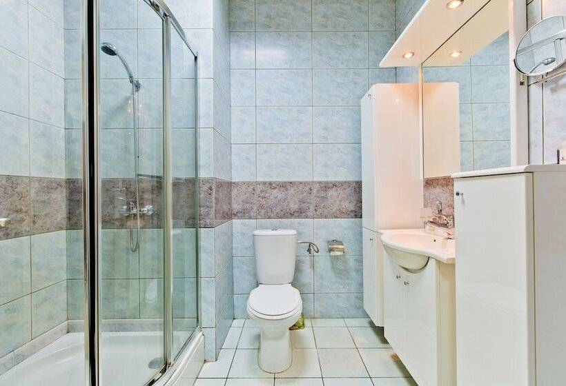 اتاق استاندارد سه نفره, Queens