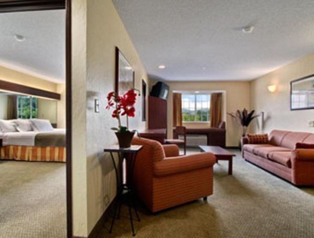 스위트 킹사이즈 침대, Microtel Inn And Suites Gassaway