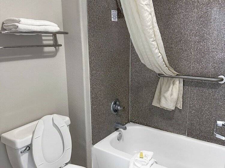 스위트, Days Inn & Suites By Wyndham Opelousas