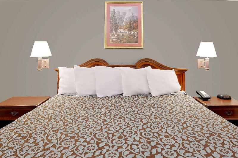 Quarto Estandar Cama King, Days Inn & Suites By Wyndham Opelousas