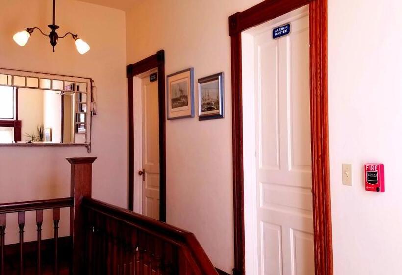 스탠다드 룸, Captain's Inn At Moss Landing
