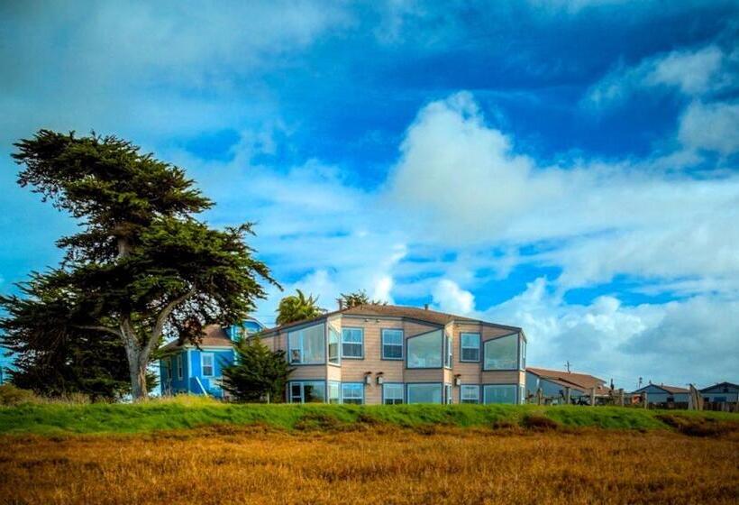 디럭스 룸, Captain's Inn At Moss Landing