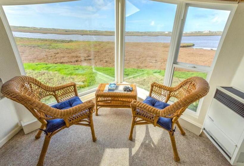 디럭스 룸 킹사이즈 침대, Captain's Inn At Moss Landing