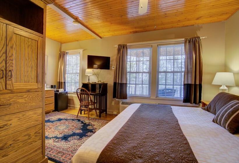 Номер Стандарт, Highland Lake Inn & Resort  Flat Rock